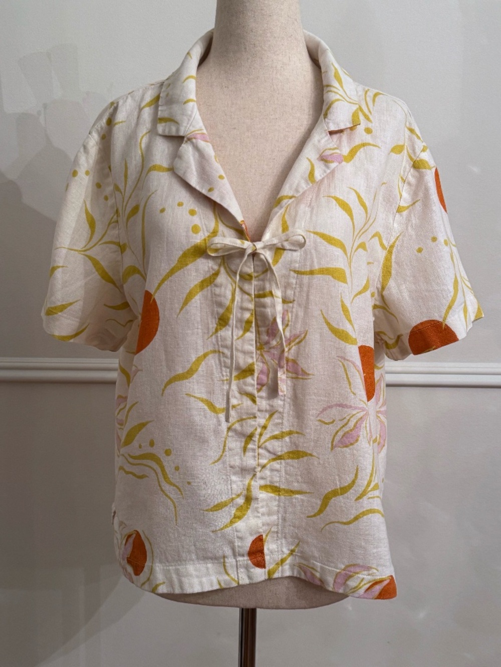 Calypso St Barth 100% Linen Camp Collar Tie Front Shirt Cream Floral Sun Print L